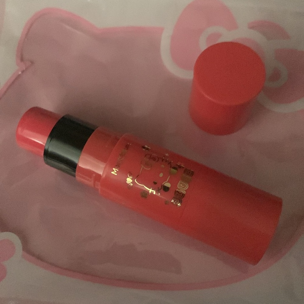 NEW blush from Hello kitty make up